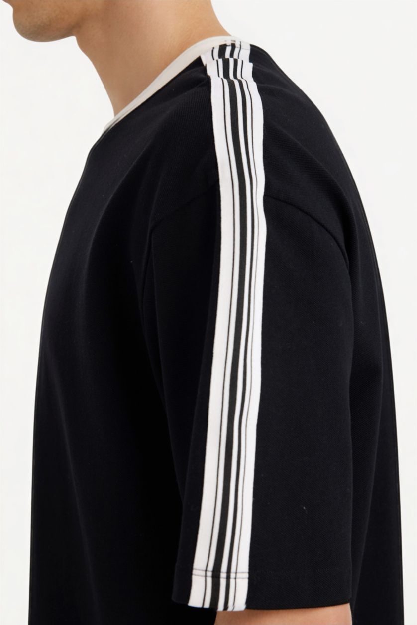 Man Black Boxy Fit Crew Neck Pique T-Shirt