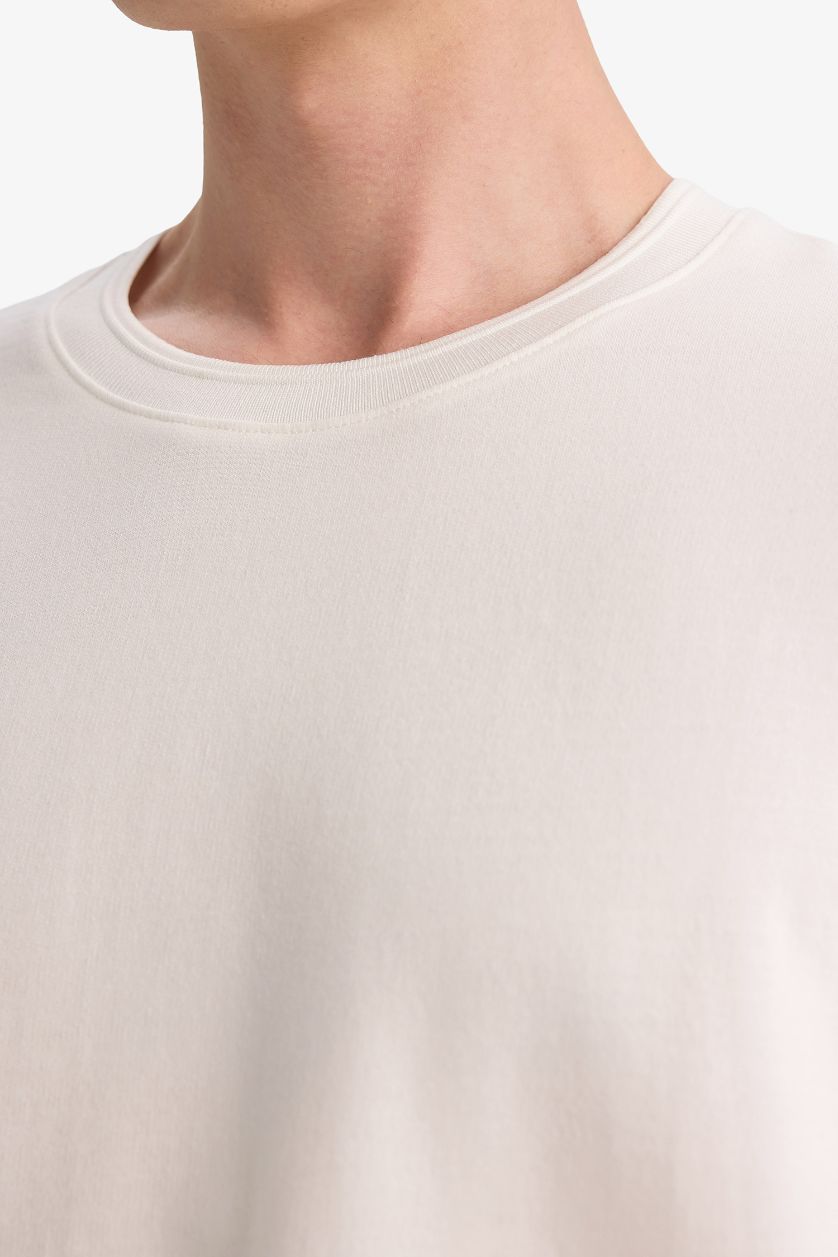 Man White Loose Fit Crew Neck Short Sleeve T-Shirt