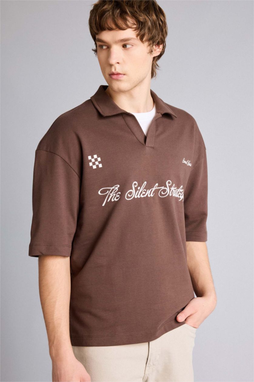 Erkek Açık Kahve Loose Fıt Slogan Baskılı Sweatshirt Kumaşı Polo Yaka Tişört