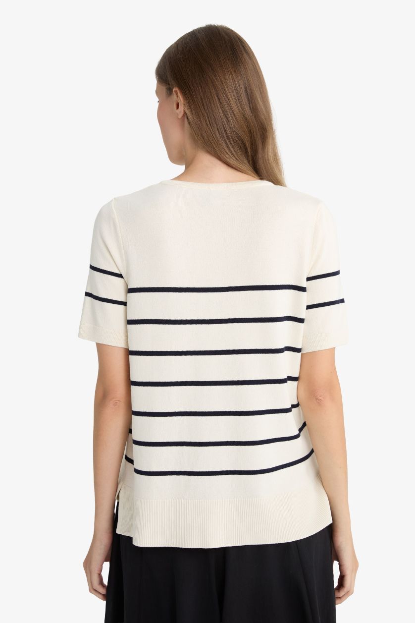 Kadın Ekru Regular Fit Bisiklet Yaka Çizgili Triko Kısa Kollu Kazak