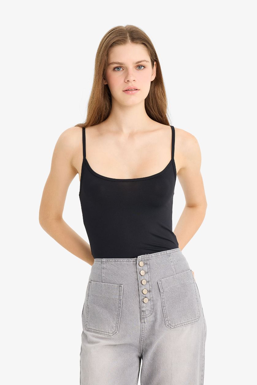 Woman Black U Collar Tank Top