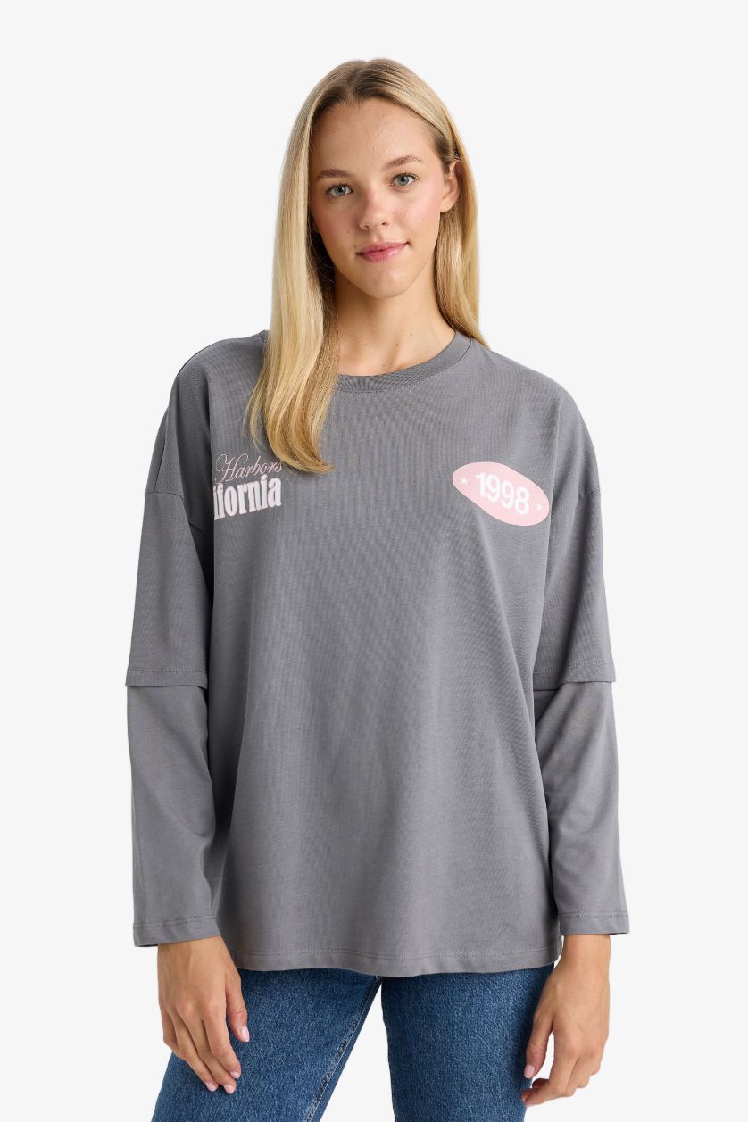 WOMAN Grey تيشيرت كم طويل فضفاض برقبة دائرية ومطبوع من الخلف