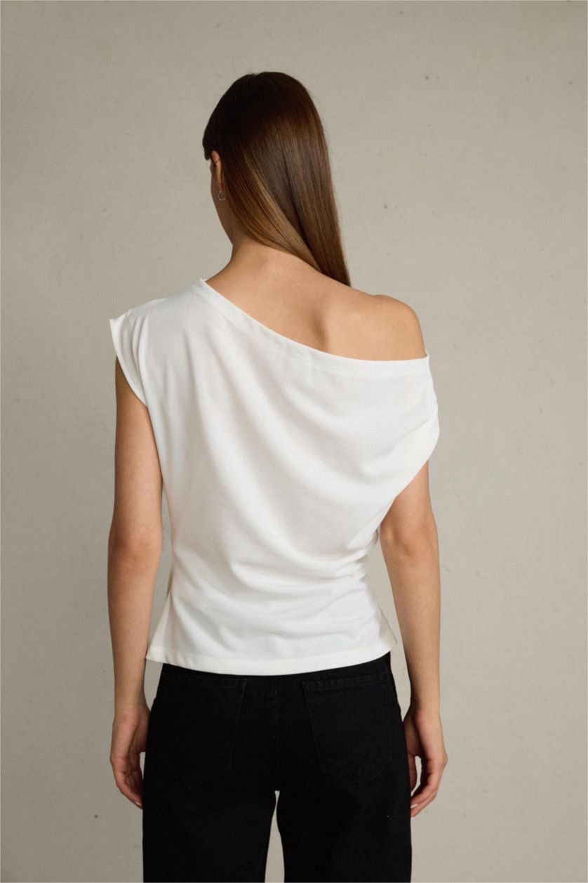 Kadın Beyaz Fitted Basic Düz Tek Omuzlu Bluz
