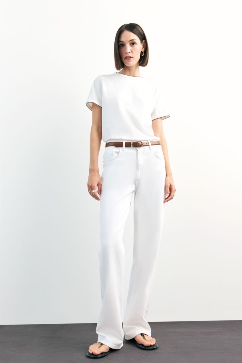 Woman White Short Sleeve T-Shirt