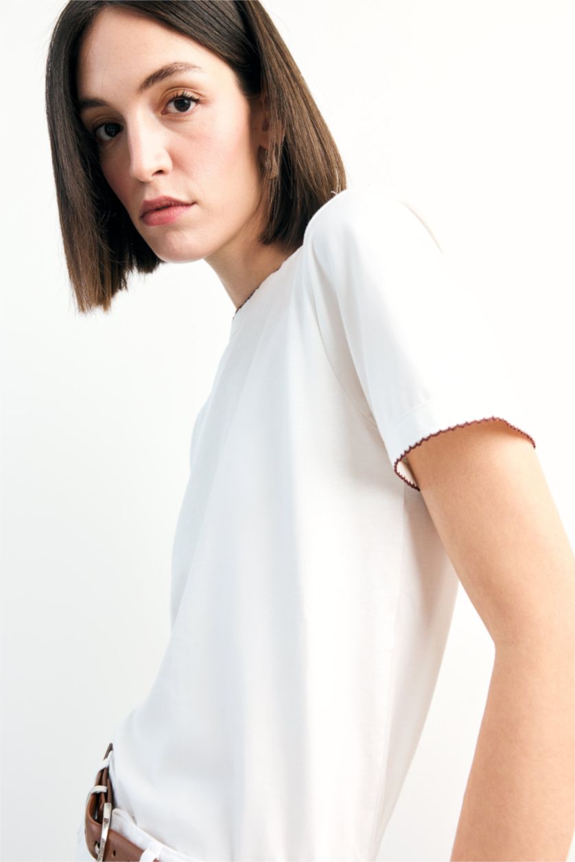 Woman White Short Sleeve T-Shirt