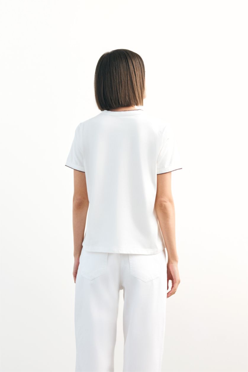 Woman White Short Sleeve T-Shirt