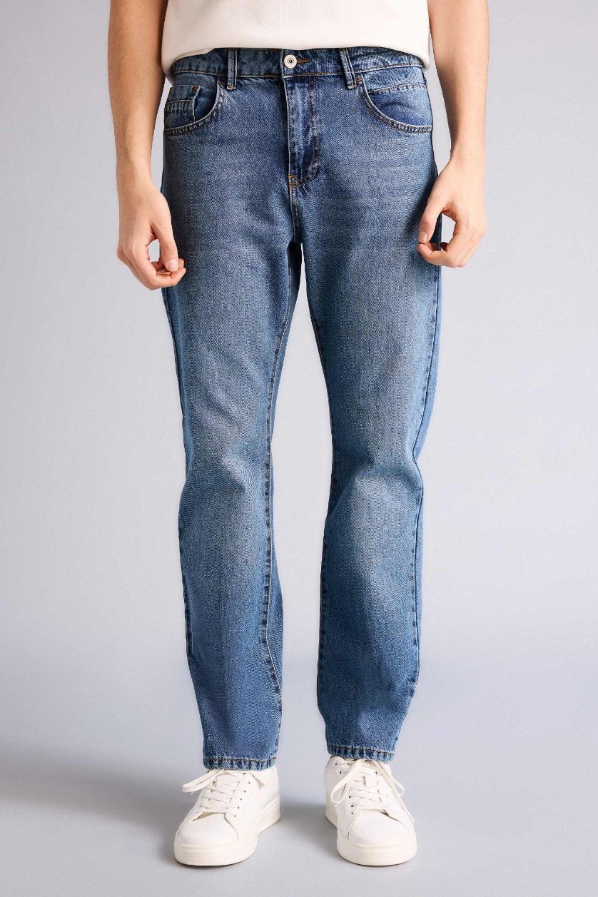 رجال أزرق بنطرون قصة مستقيمة