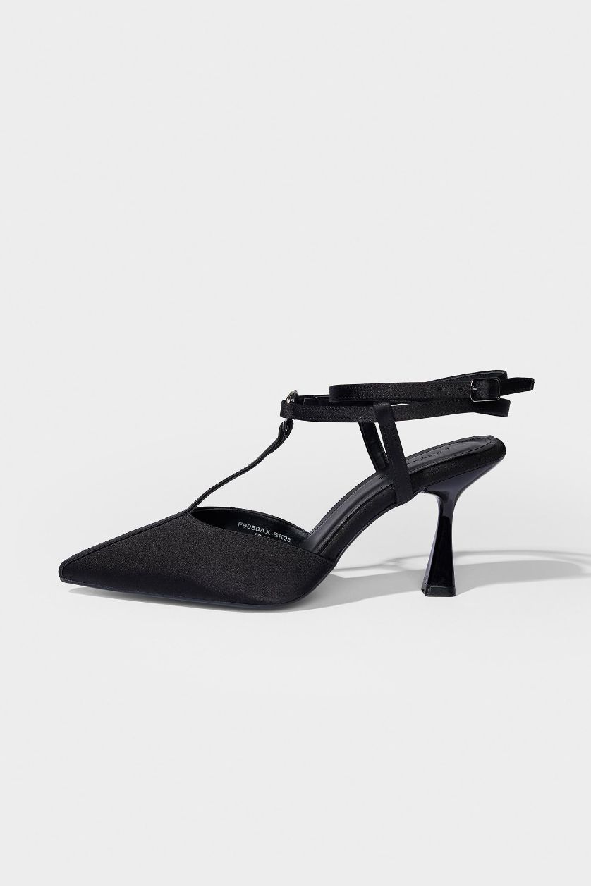 Kadın Siyah DCEY x DeFacto Kadın Kalp Detaylı Topuklu Ayakkabı