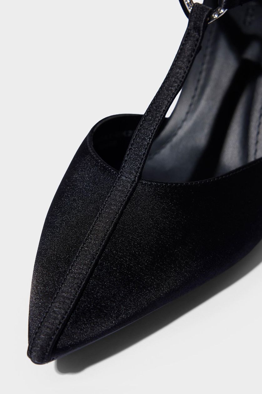 Kadın Siyah DCEY x DeFacto Kadın Kalp Detaylı Topuklu Ayakkabı