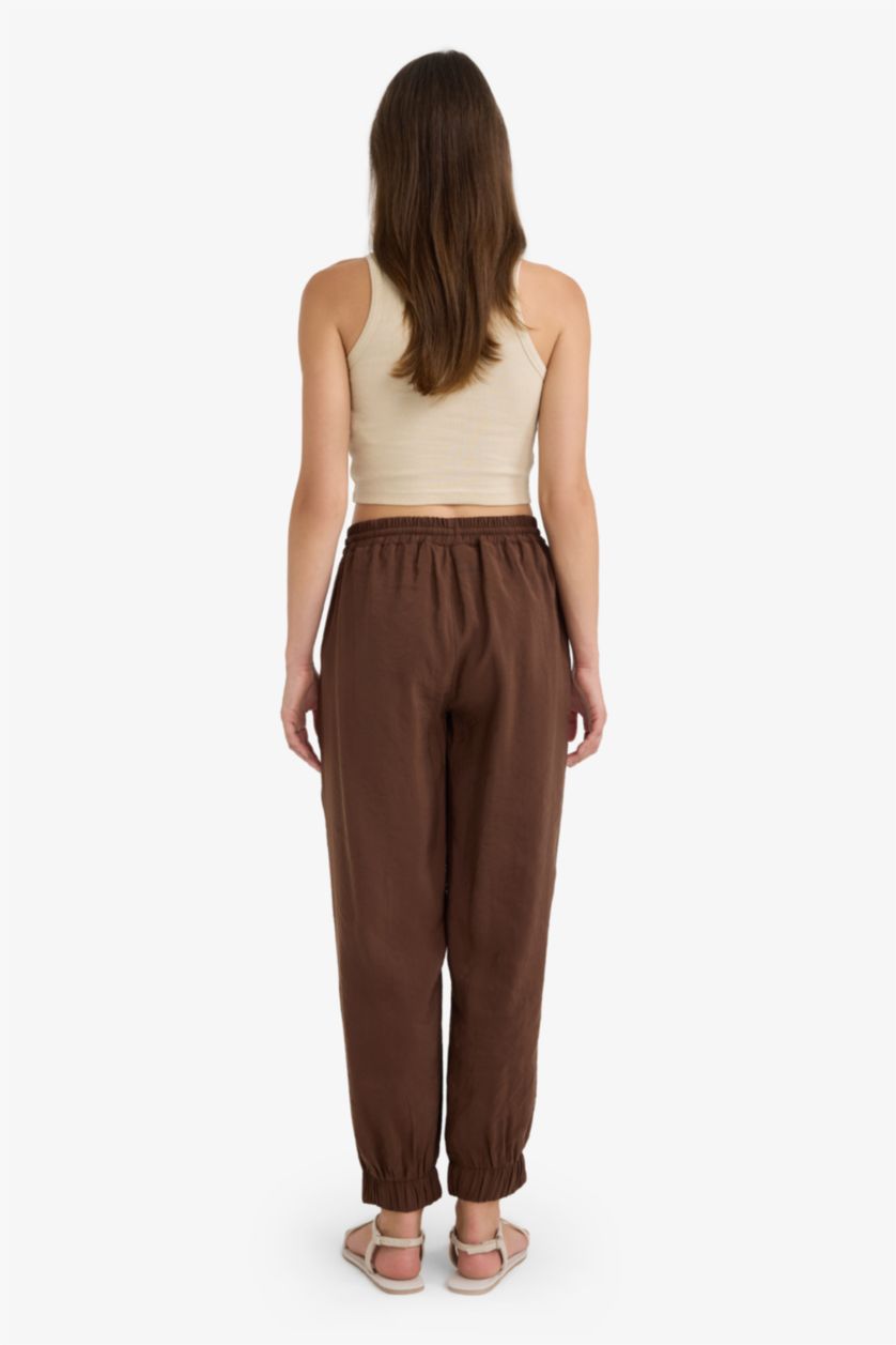 حريمي بني فاتح بنطلون بيبرباج برجل عادي مفصل بجيب