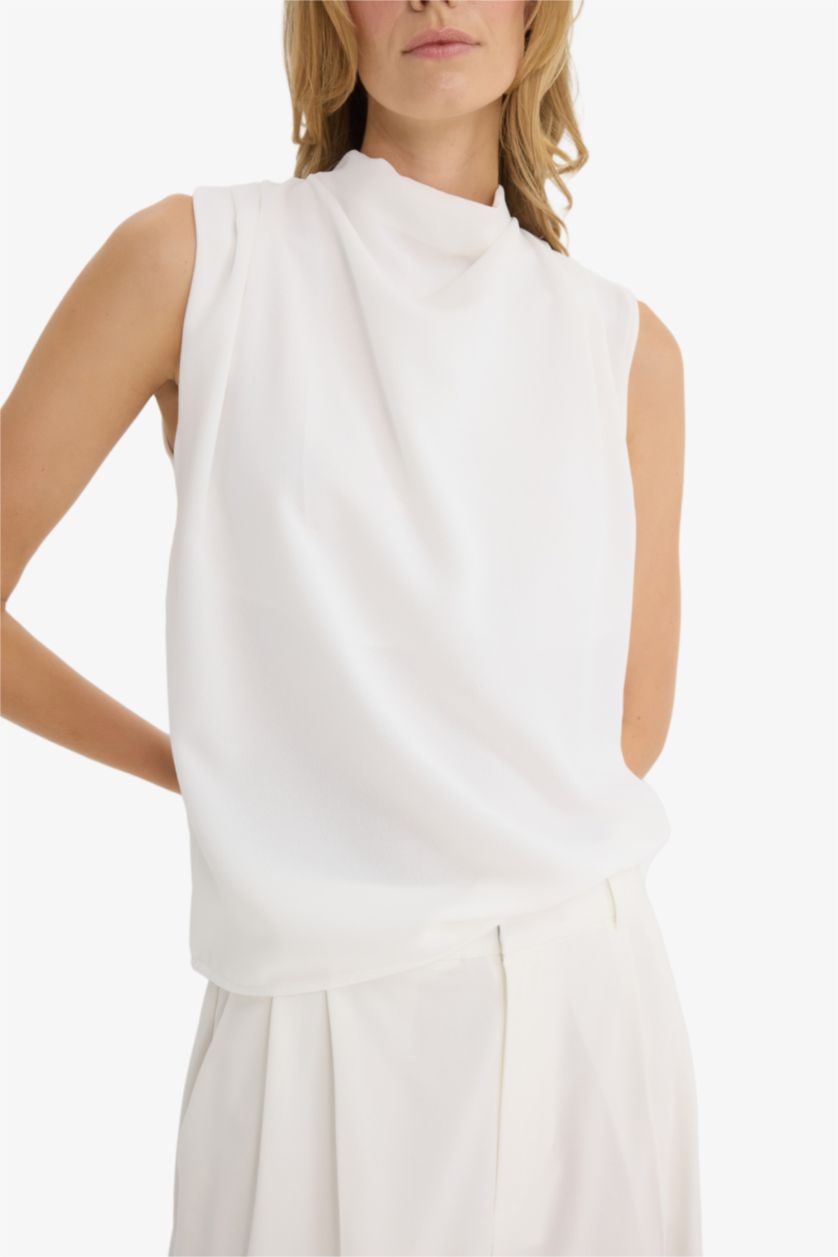 Kadın Kırık Beyaz Regular Fıt Balıkçı Yaka Krep Kolsuz Bluz