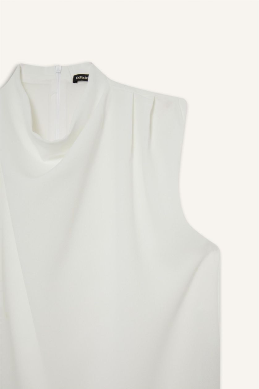 Kadın Kırık Beyaz Regular Fıt Balıkçı Yaka Krep Kolsuz Bluz