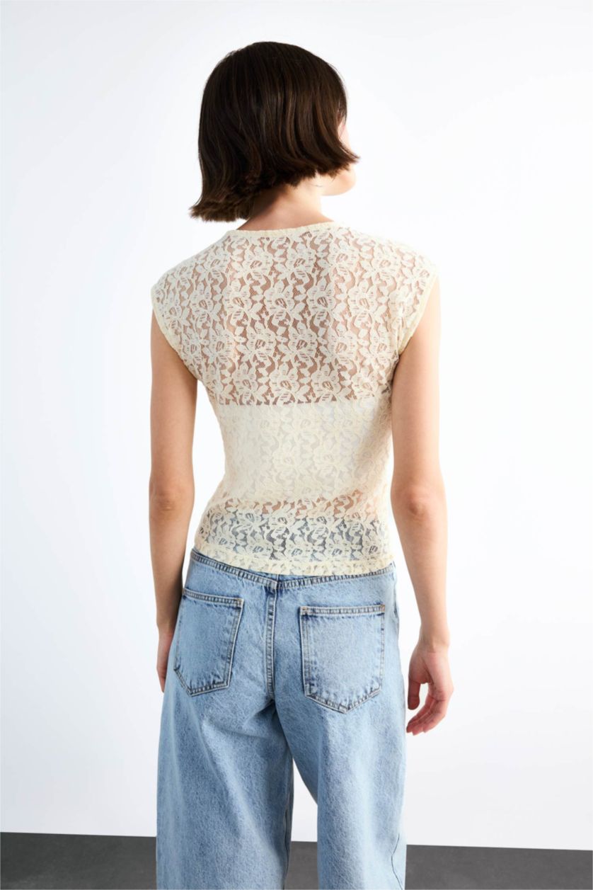 Woman White Slim Fit Lace Crew Neck Tank Top