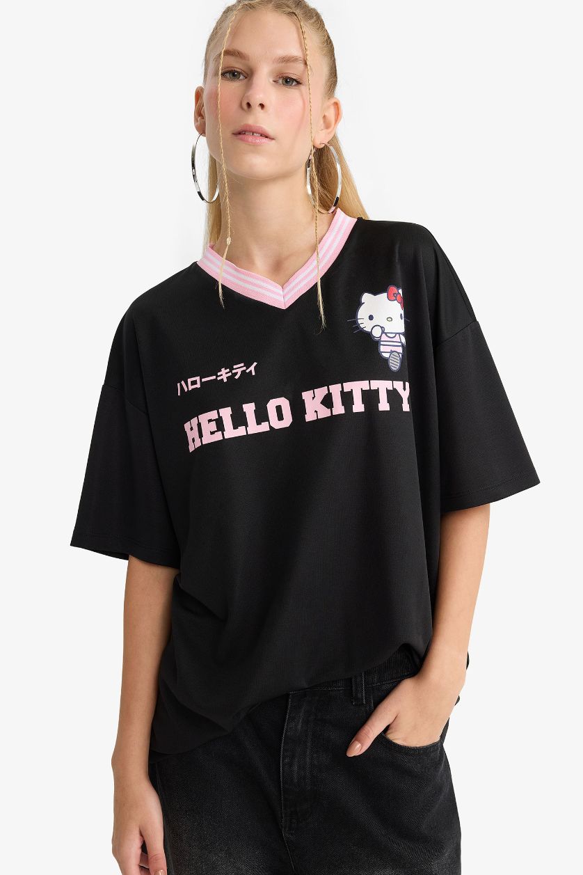 Kadın Siyah Hello Kitty Oversize Geniş Kalıp V Yaka Sırt Baskılı Kısa Kollu Tişört