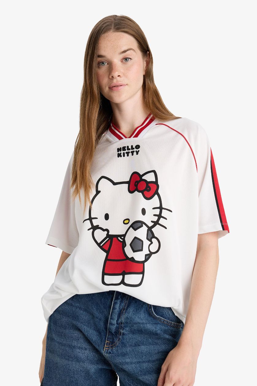 Kadın Kırık Beyaz Hello Kitty Oversize Geniş Kalıp V Yaka Baskılı Kısa Kollu Tişört