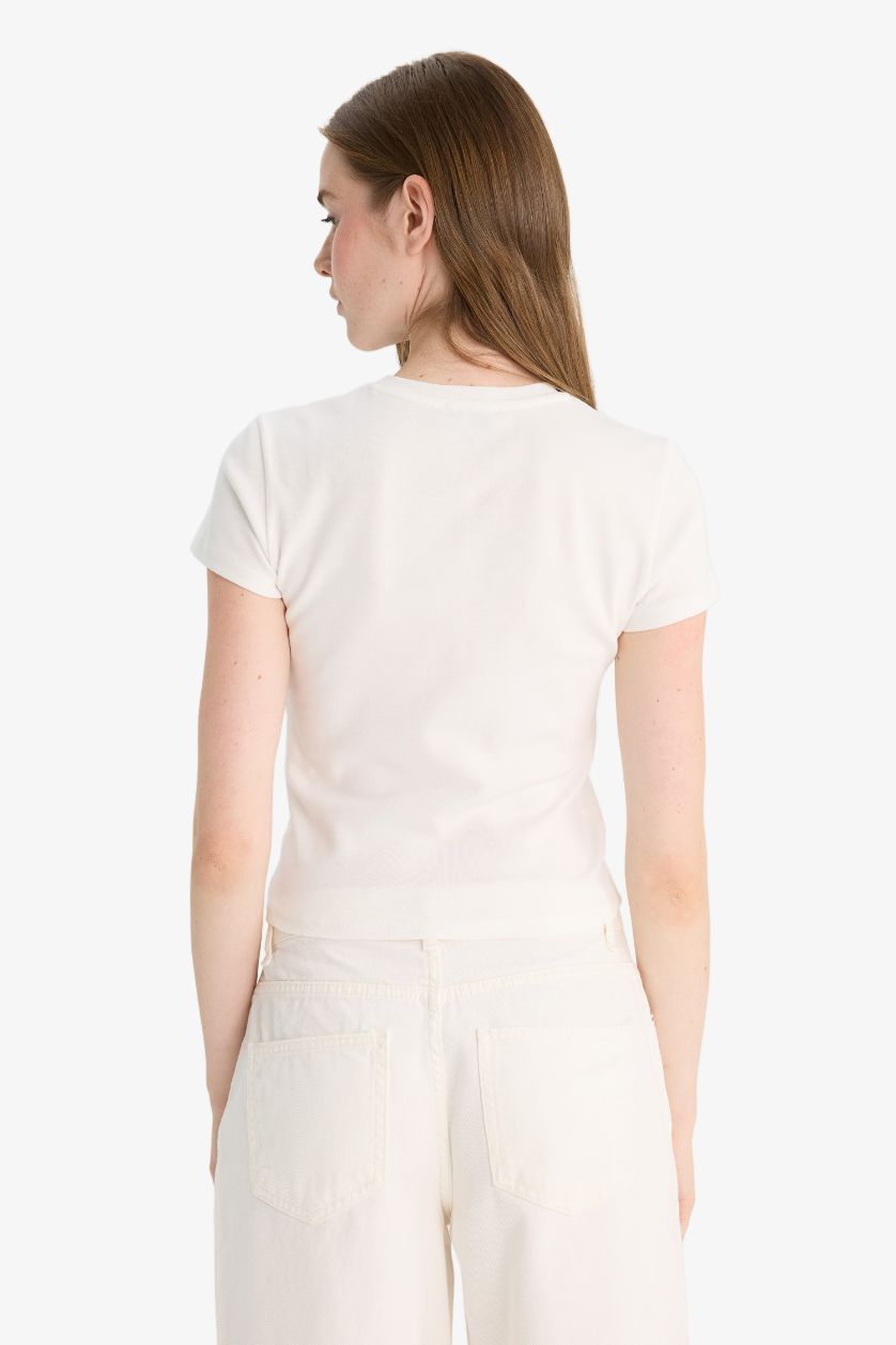 Kadın Kırık Beyaz Fıtted Bisiklet Yaka Baskılı Ribana Kısa Kollu Tişört