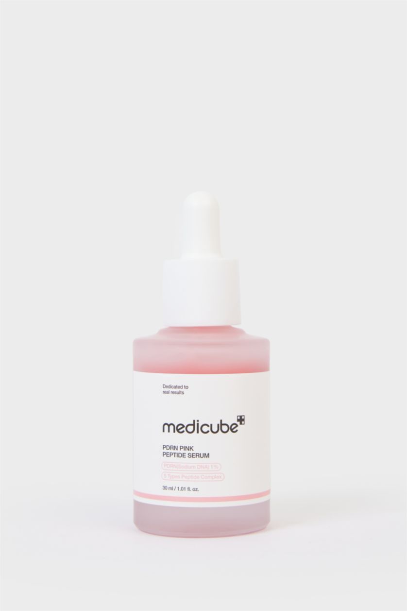 Kadın Pembe Medicube PDRN Pink Peptide Serum 30ml – İnce Çizgi Önleyici & Elastikiyet Artırıcı Cilt Serumu