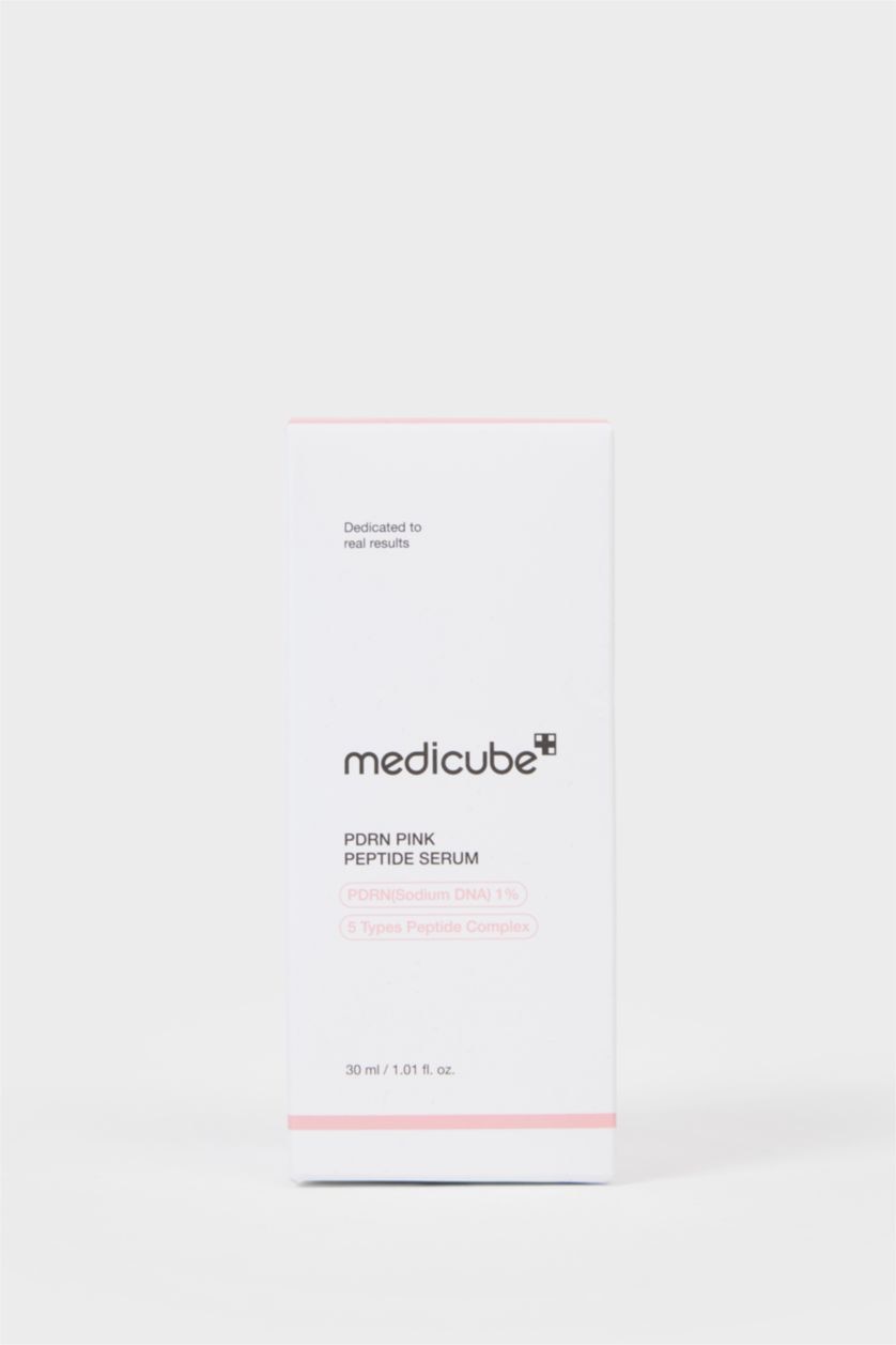 Kadın Pembe Medicube PDRN Pink Peptide Serum 30ml – İnce Çizgi Önleyici & Elastikiyet Artırıcı Cilt Serumu