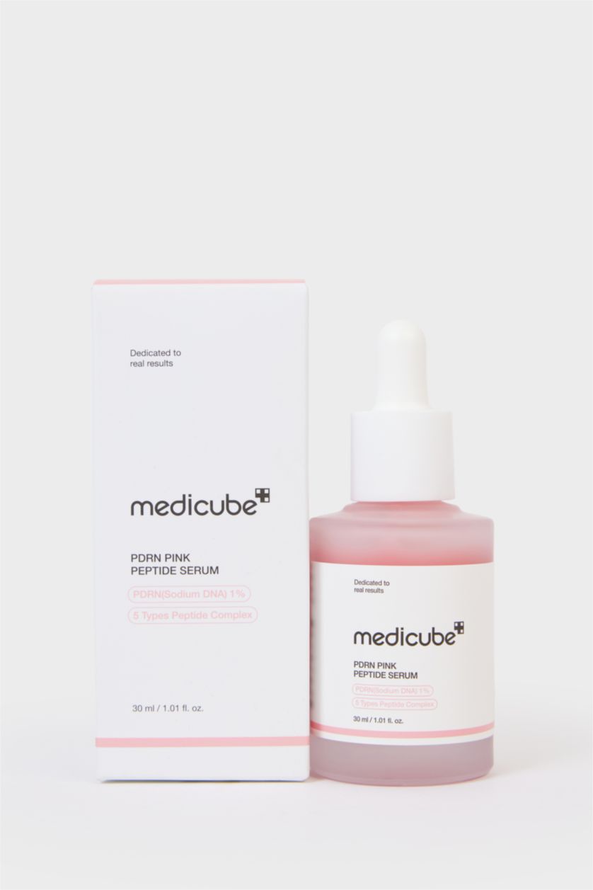 Kadın Pembe Medicube PDRN Pink Peptide Serum 30ml – İnce Çizgi Önleyici & Elastikiyet Artırıcı Cilt Serumu