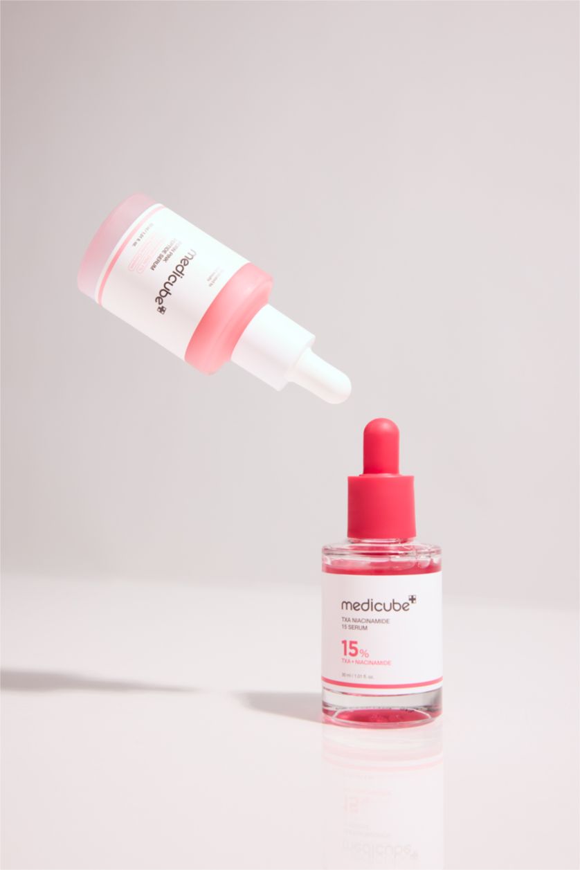 Kadın Kırmızı Medicube TXA Niacinamide 15 Serum 30ml – Leke Karşıtı & Cilt Tonu Dengeleyici Serum