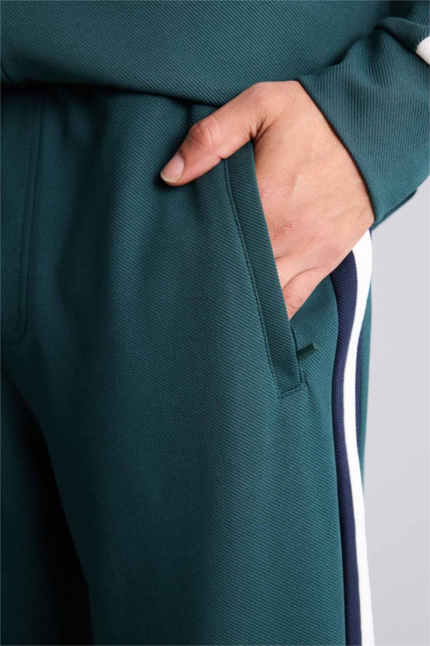 Man Dark Green Standard Fit Jogger