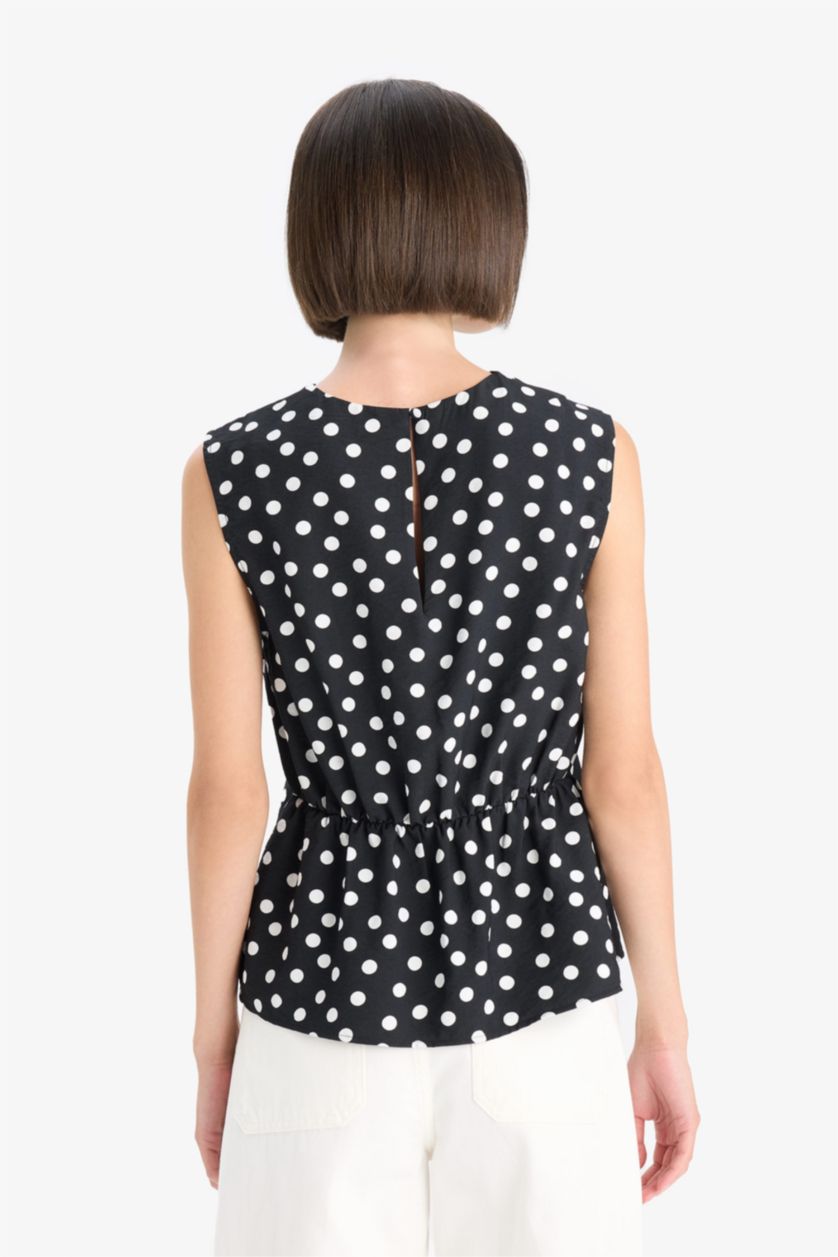 Kadın Siyah Slim Fit Dar Kesim Bisiklet Yaka Puantiyeli Kolsuz Bluz