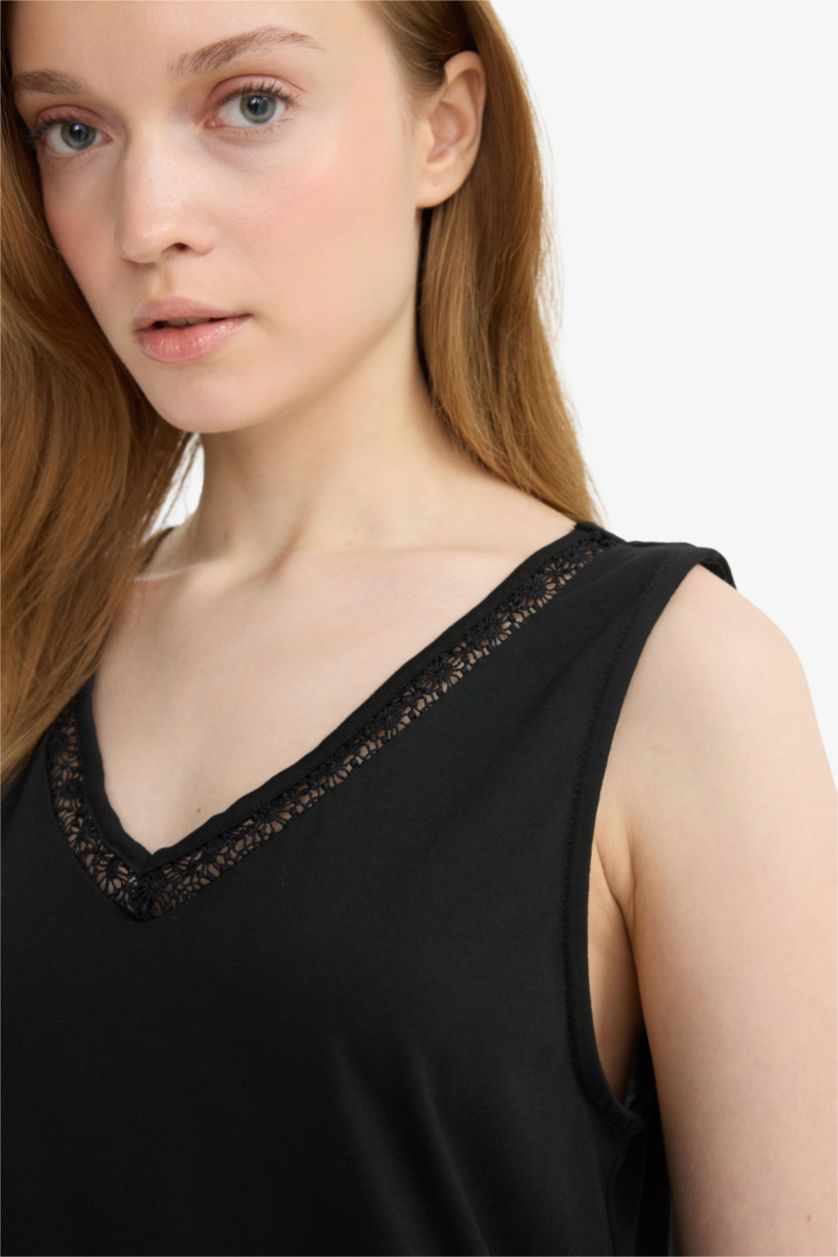 Kadın Siyah Dantel Detaylı V Yaka Atlet