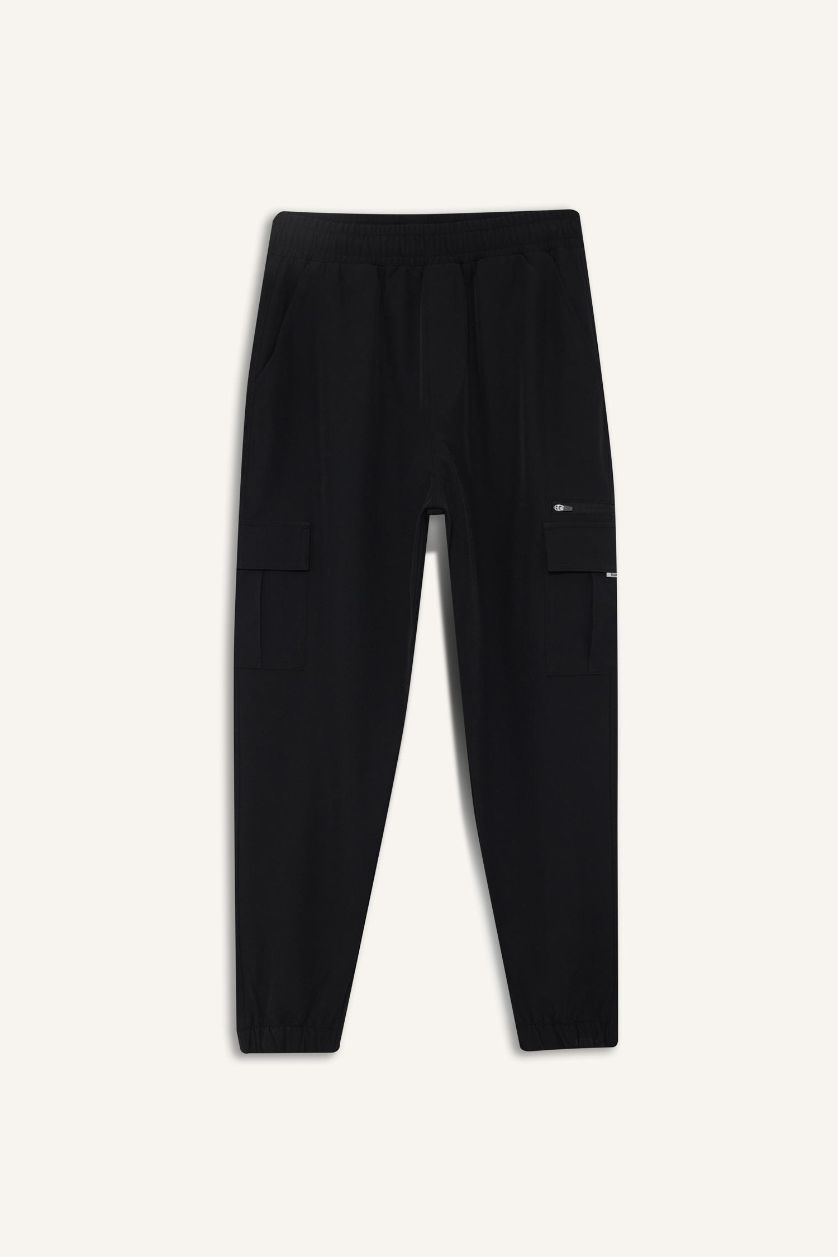 Man Black Standard Fit Woven Jogger Pants