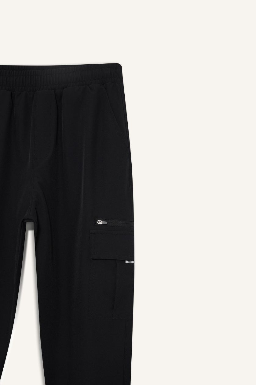 Man Black Standard Fit Woven Jogger Pants