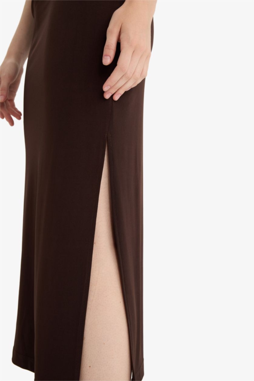 نساء بني فستان طويل بديكون بدون حمالات