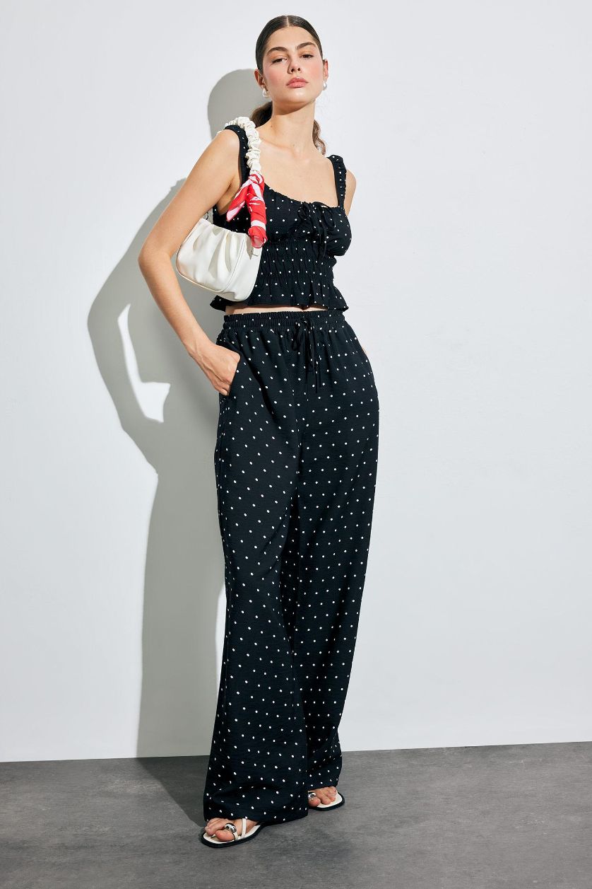 Kadın Siyah Straight Fit Çift Cepli Yüksek Bel Puantiyeli Pantolon