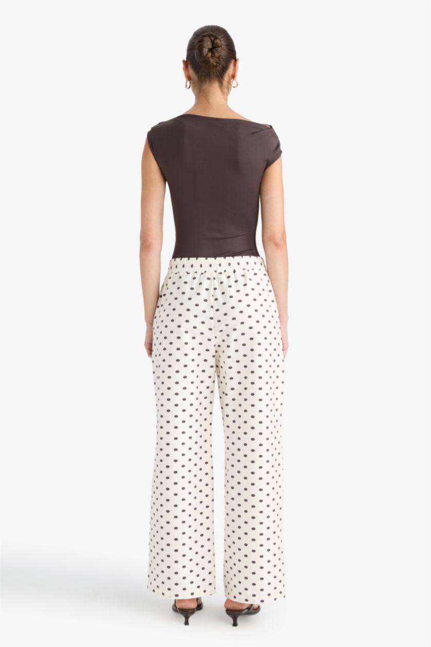 نساء بيج فاتح بنطرون ميدي منقط قصة مستقيمة بجيب وخصر عالي