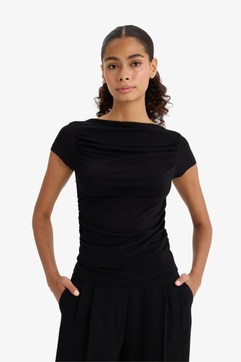 Kadın Siyah Slim Fit Dar Kesim Kayık Yaka Omzu Açık Siyah Kısa Kollu Tişört