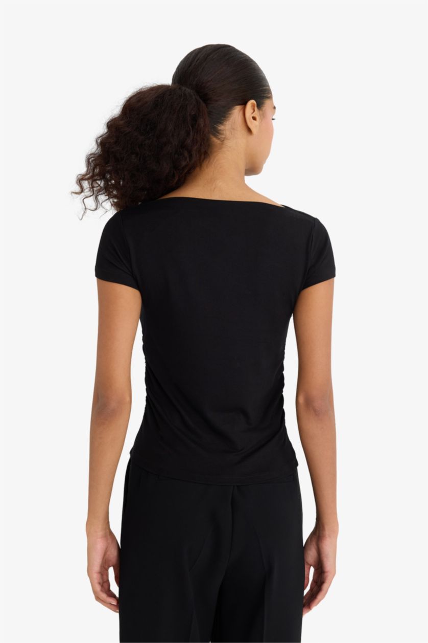 Kadın Siyah Slim Fit Dar Kesim Kayık Yaka Omzu Açık Siyah Kısa Kollu Tişört