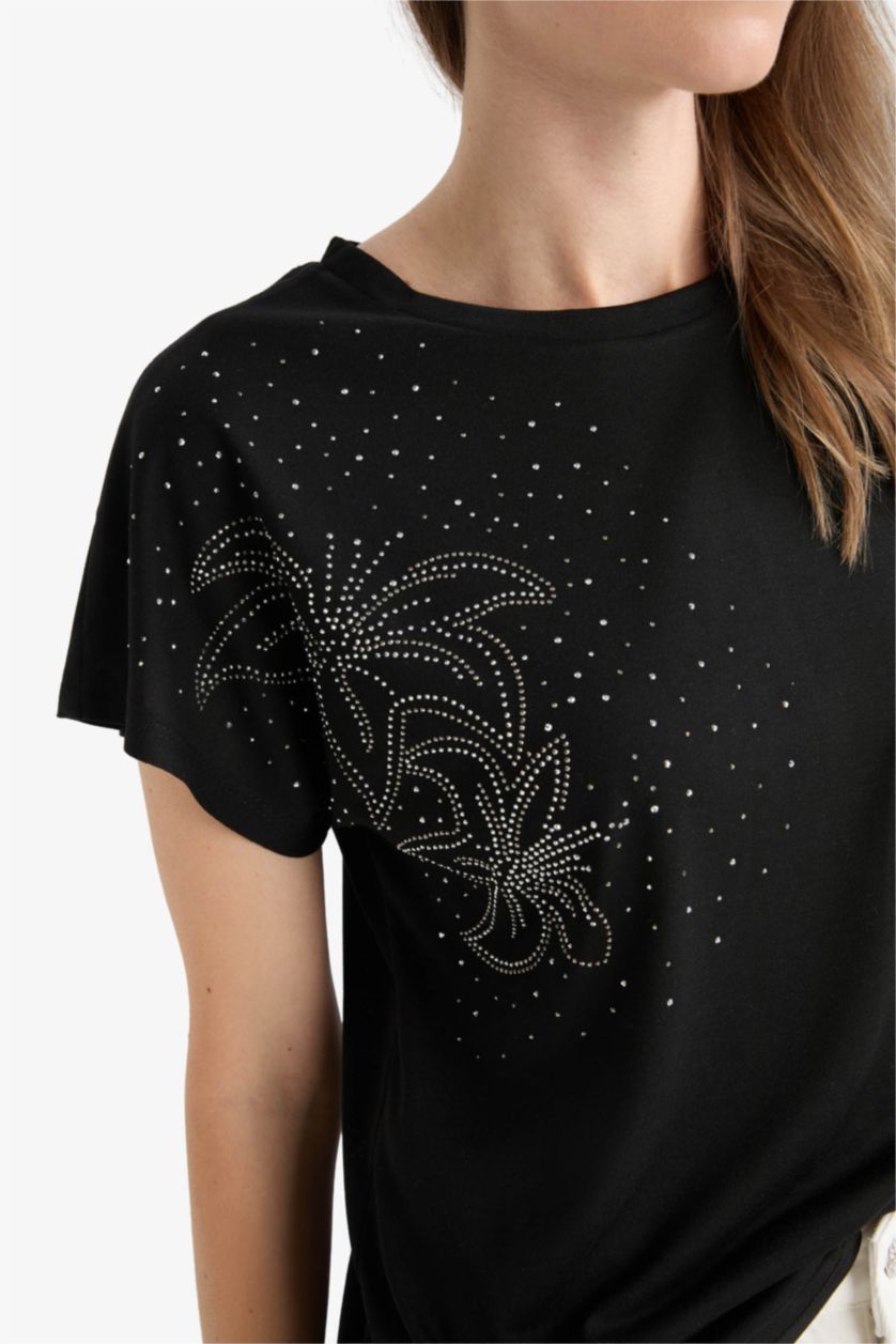 Kadın Siyah Bisiklet Yaka Taş Baskılı Kısa Kollu Tişört
