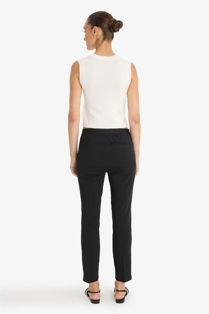 Kadın Siyah Carrot Fıt Çift Cepli Yüksek Bel Dar Paça Standart Boy Twill Pantolon