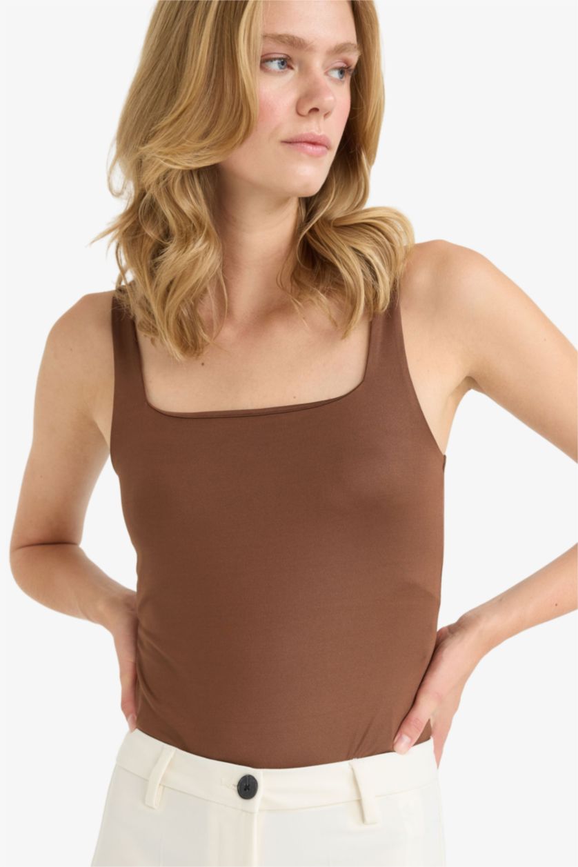 Woman Brown Square Collar Tank Top
