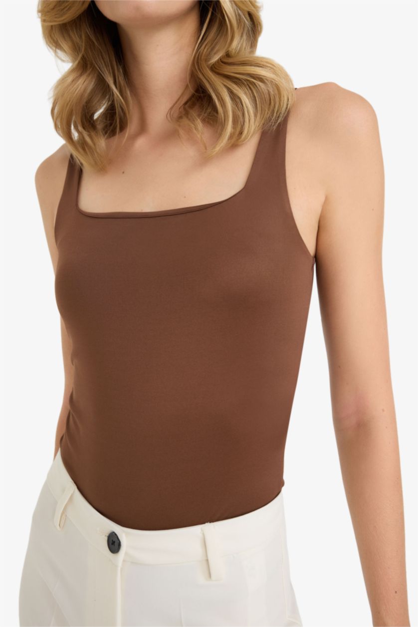 Woman Brown Square Collar Tank Top