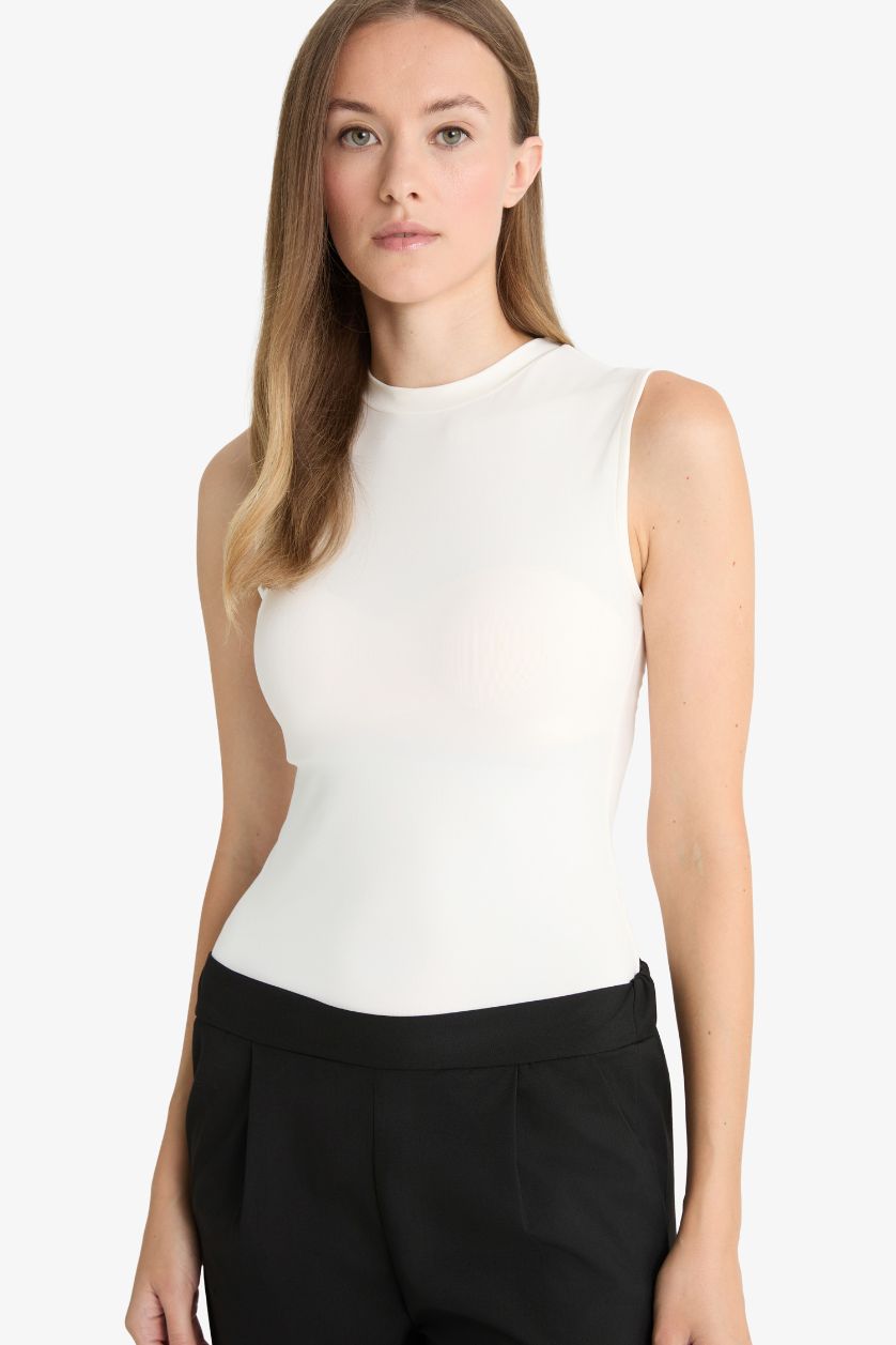 Woman Ecru Slim Fit Half Turtleneck Short Sleeve Tunic