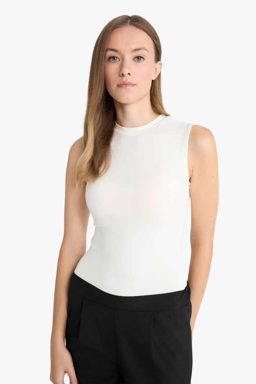 Woman Ecru Slim Fit Half Turtleneck Short Sleeve Tunic