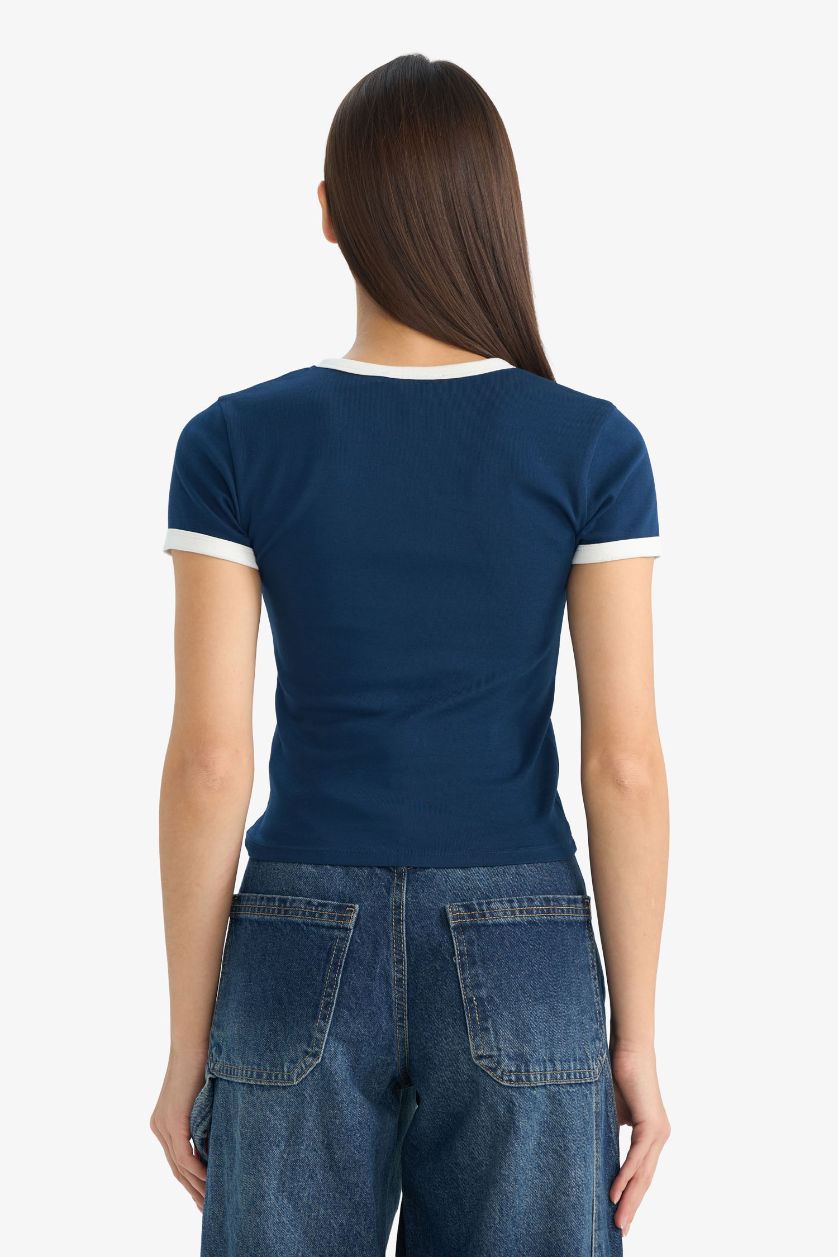 حريمي كحلي تيشيرت نص كم مخصر وياقة عالية