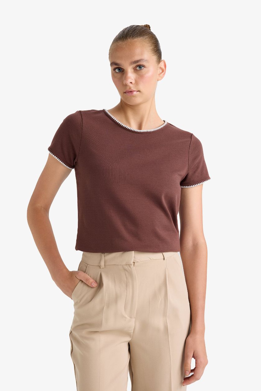 نساء بني Regular Fit Crew Neck Ribbed T-Shirt