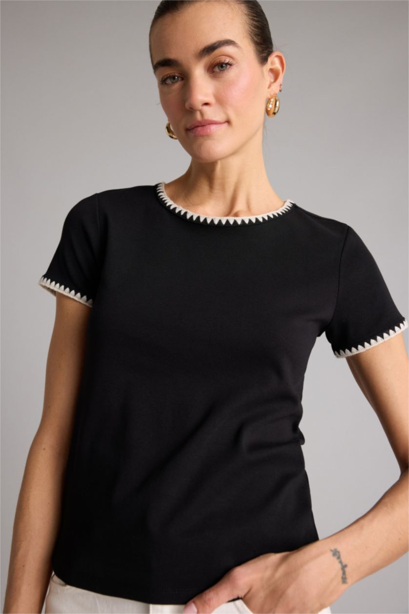 Kadın Siyah Regular Fıt Bisiklet Yaka Ribana Kısa Kollu Tişört