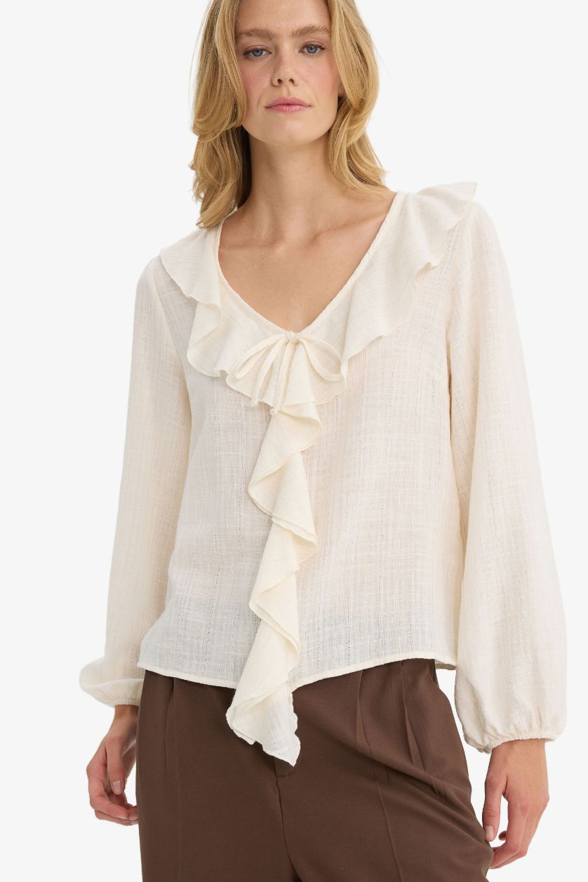 حريمي بيج فاتح بلوزة كم طويل مكشكش قطن قصة عادية بياقة V