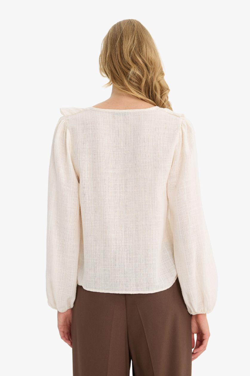 حريمي بيج فاتح بلوزة كم طويل مكشكش قطن قصة عادية بياقة V