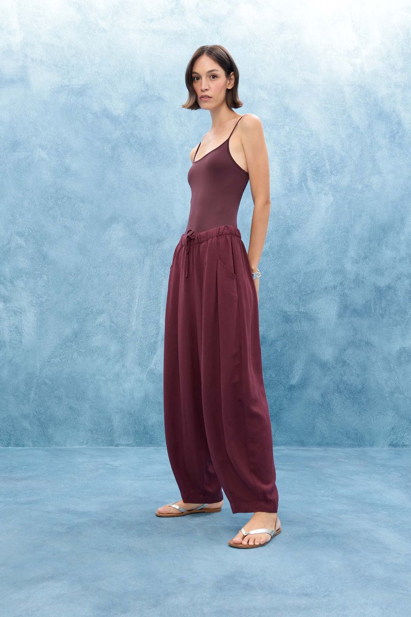 حريمي خمري بنطلون قصة بالون وسط عادي