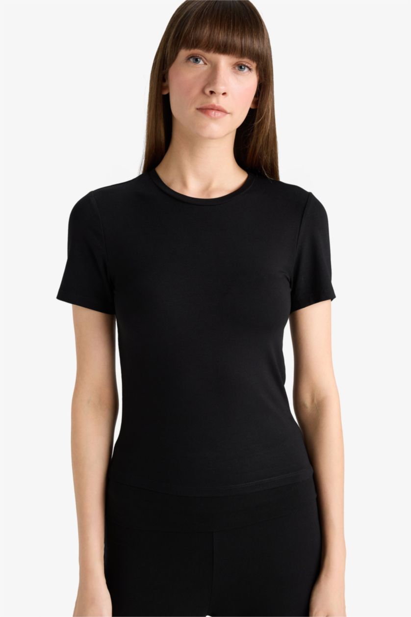 Woman Black Fall in Love Short Sleeve T-Shirt