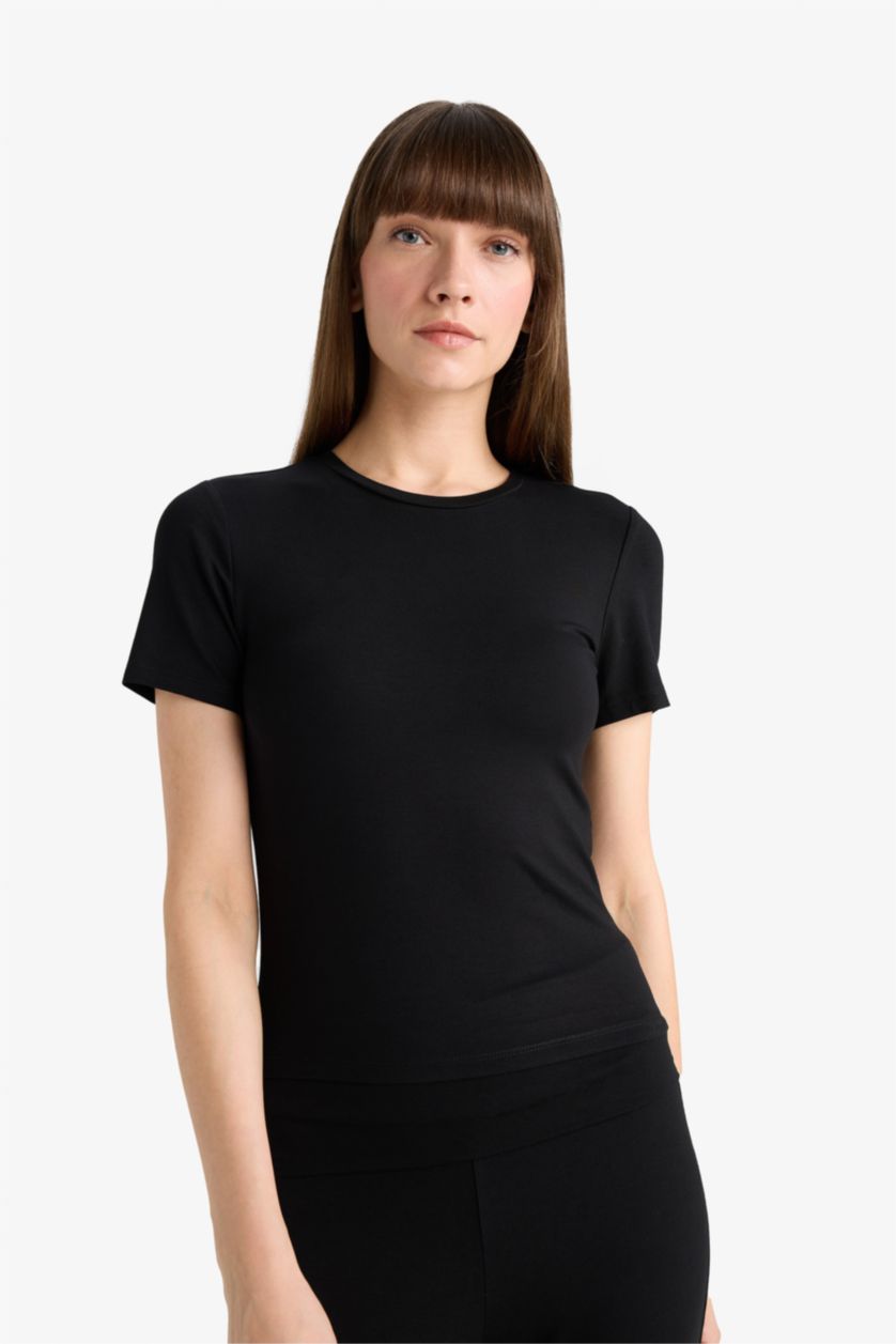 Woman Black Fall in Love Short Sleeve T-Shirt