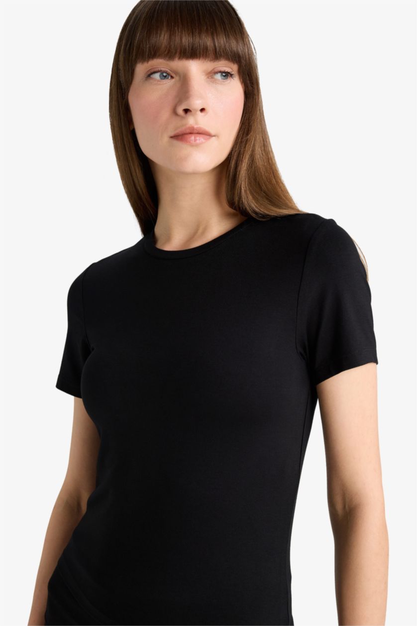 Woman Black Fall in Love Short Sleeve T-Shirt