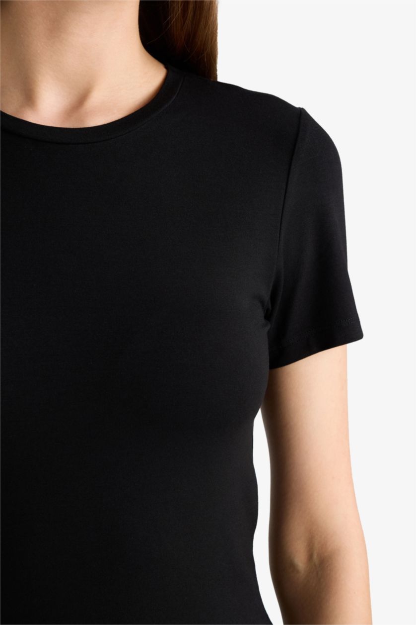 Woman Black Fall in Love Short Sleeve T-Shirt